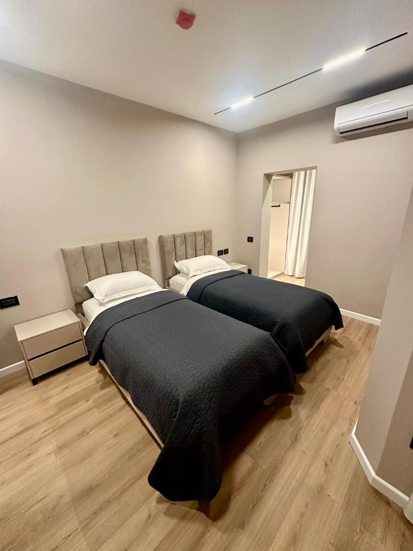 The second bedroom, with twin beds